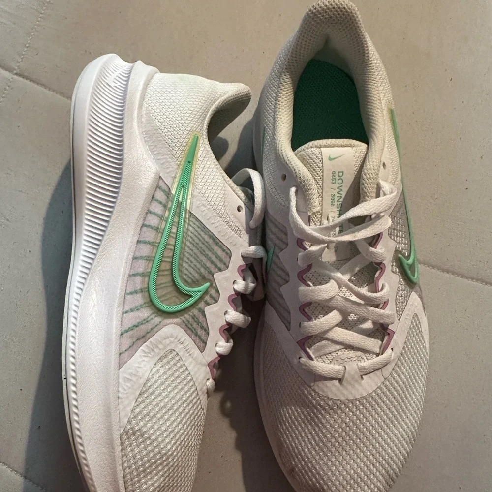 Nike Women's White and Mint Athletic Shoes